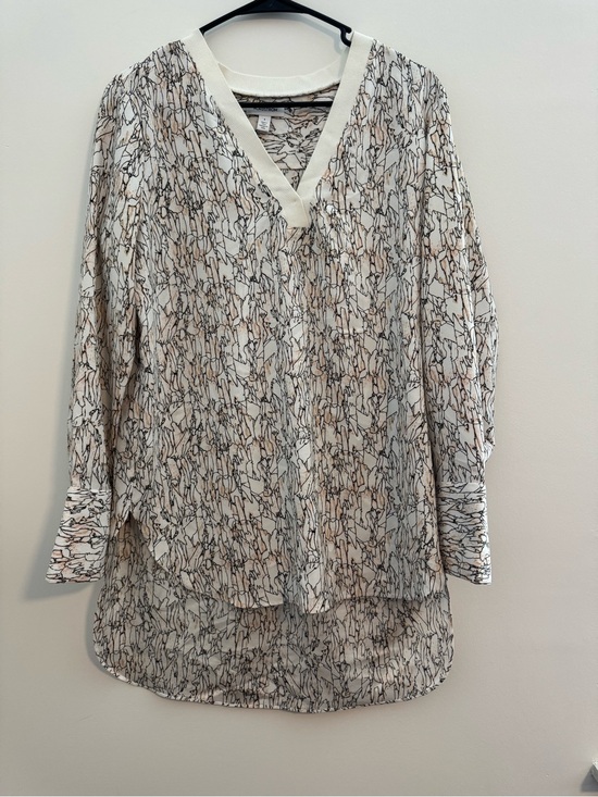Nordstrom Tops - Nordstrom Abstract Lines V-neck Long Sleeve Blouse